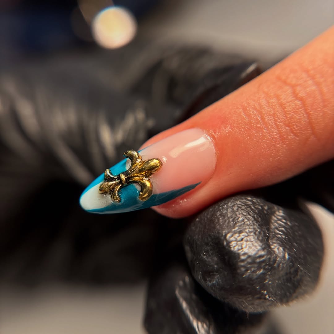 if August had a mood, it’d be this set! ❤️_🔥DM TO BOOK AN APPOINTMENT #eyelashes #nailsalonmumb (1)