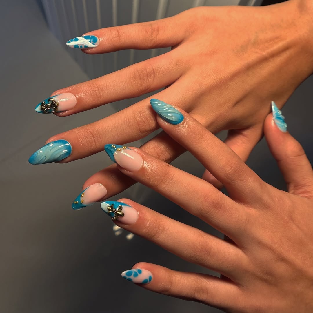 if August had a mood, it’d be this set! ❤️_🔥DM TO BOOK AN APPOINTMENT #eyelashes #nailsalonmumb