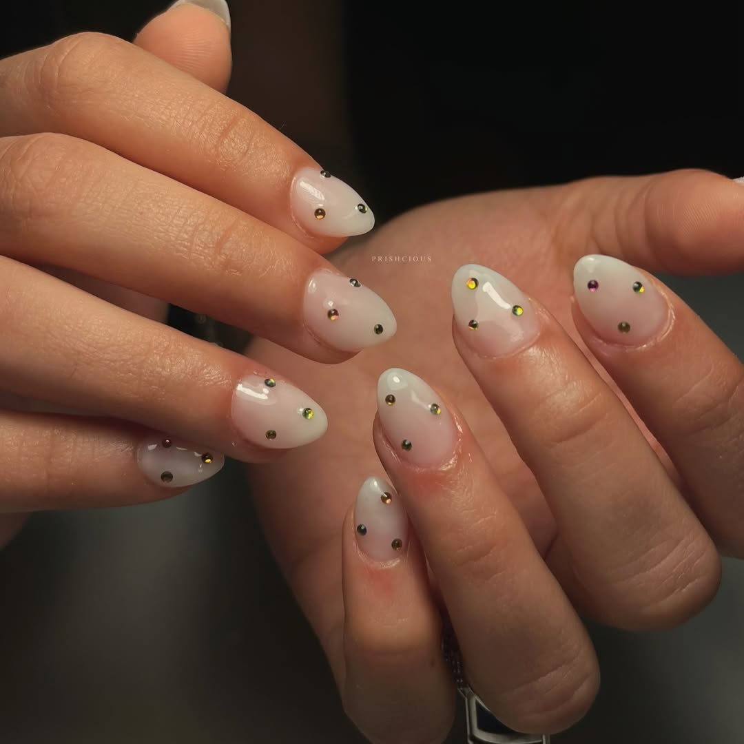 love how soft & minimal this set turned out.🧈DM to book your appointment [ minimal stone dot se